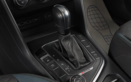 Volkswagen Tiguan II, 2019 год, 2 859 000 рублей, 18 фотография