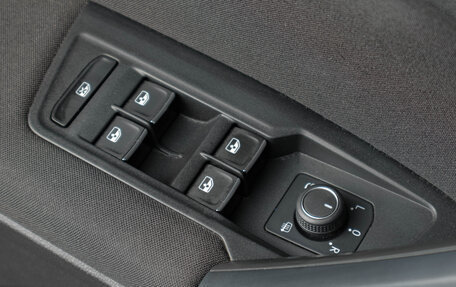 Volkswagen Tiguan II, 2019 год, 2 859 000 рублей, 19 фотография