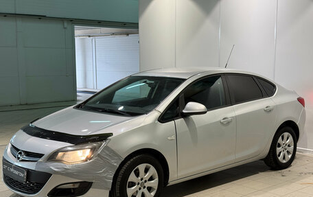 Opel Astra J, 2015 год, 830 000 рублей, 2 фотография