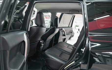 Toyota Land Cruiser Prado 150 рестайлинг 2, 2013 год, 2 490 000 рублей, 7 фотография