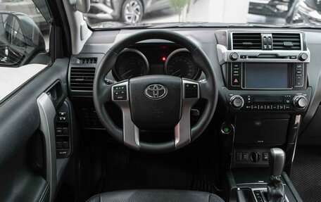 Toyota Land Cruiser Prado 150 рестайлинг 2, 2013 год, 2 490 000 рублей, 14 фотография