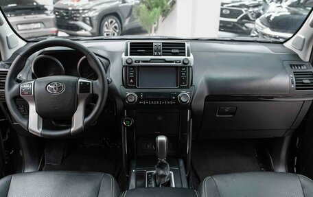 Toyota Land Cruiser Prado 150 рестайлинг 2, 2013 год, 2 490 000 рублей, 12 фотография