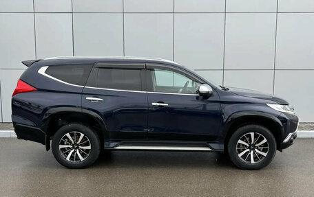 Mitsubishi Pajero Sport III рестайлинг, 2017 год, 2 990 000 рублей, 5 фотография
