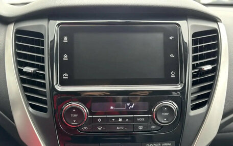 Mitsubishi Pajero Sport III рестайлинг, 2017 год, 2 990 000 рублей, 13 фотография