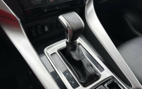 Mitsubishi Pajero Sport III рестайлинг, 2017 год, 2 990 000 рублей, 14 фотография