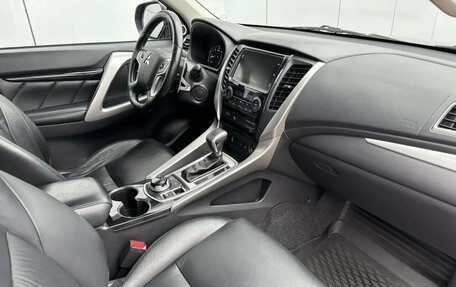 Mitsubishi Pajero Sport III рестайлинг, 2017 год, 2 990 000 рублей, 20 фотография