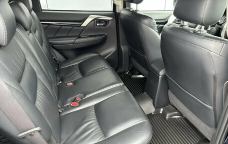 Mitsubishi Pajero Sport III рестайлинг, 2017 год, 2 990 000 рублей, 23 фотография