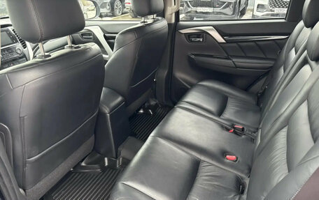 Mitsubishi Pajero Sport III рестайлинг, 2017 год, 2 990 000 рублей, 22 фотография