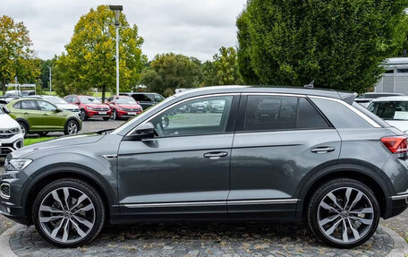 Volkswagen T-Roc I, 2022 год, 2 675 561 рублей, 2 фотография