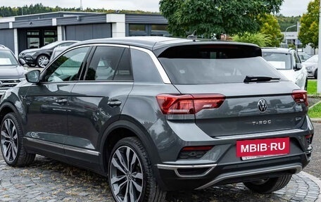 Volkswagen T-Roc I, 2022 год, 2 675 561 рублей, 3 фотография