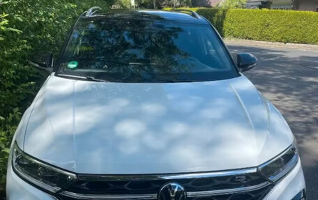 Volkswagen T-Roc I, 2023 год, 3 255 311 рублей, 2 фотография