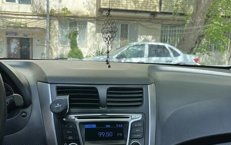 Hyundai Solaris II рестайлинг, 2014 год, 820 000 рублей, 5 фотография