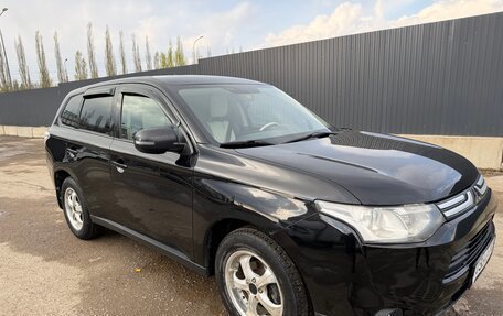 Mitsubishi Outlander III рестайлинг 3, 2013 год, 1 450 000 рублей, 4 фотография