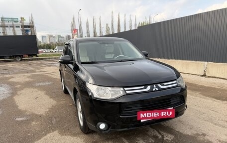 Mitsubishi Outlander III рестайлинг 3, 2013 год, 1 450 000 рублей, 3 фотография