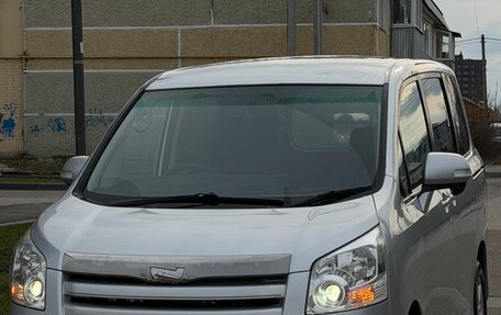 Toyota Noah III, 2009 год, 1 075 000 рублей, 5 фотография