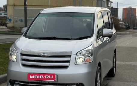 Toyota Noah III, 2009 год, 1 075 000 рублей, 4 фотография