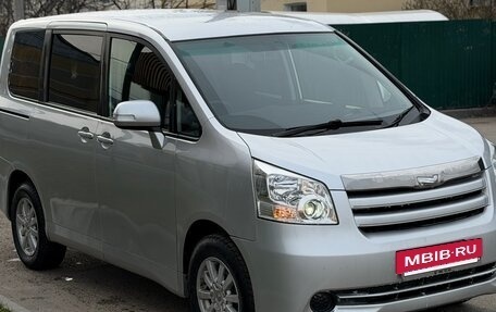 Toyota Noah III, 2009 год, 1 075 000 рублей, 6 фотография