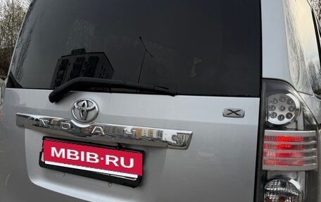 Toyota Noah III, 2009 год, 1 075 000 рублей, 16 фотография