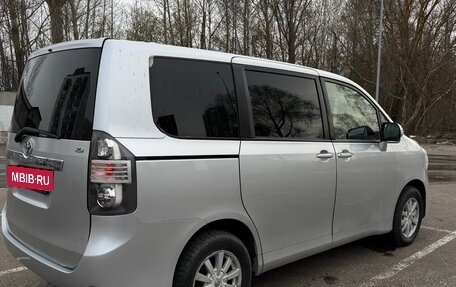 Toyota Noah III, 2009 год, 1 075 000 рублей, 15 фотография