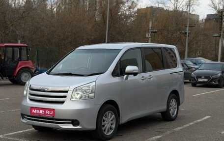 Toyota Noah III, 2009 год, 1 075 000 рублей, 10 фотография