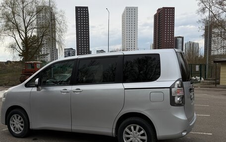 Toyota Noah III, 2009 год, 1 075 000 рублей, 19 фотография
