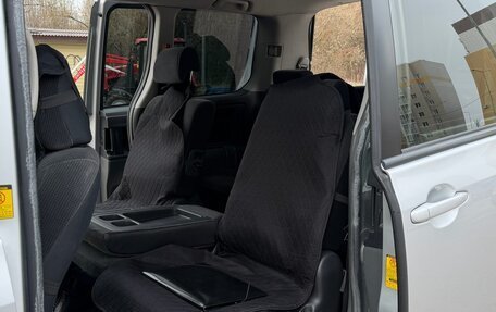 Toyota Noah III, 2009 год, 1 075 000 рублей, 30 фотография