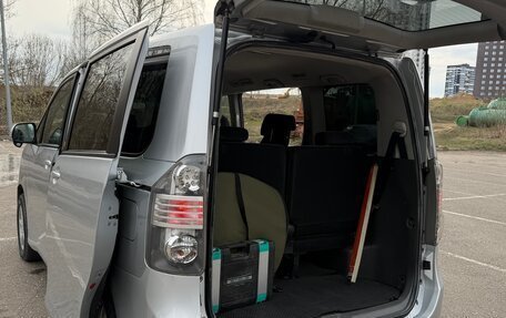 Toyota Noah III, 2009 год, 1 075 000 рублей, 28 фотография