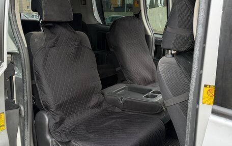 Toyota Noah III, 2009 год, 1 075 000 рублей, 25 фотография