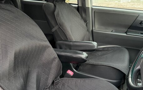 Toyota Noah III, 2009 год, 1 075 000 рублей, 24 фотография