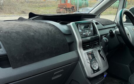 Toyota Noah III, 2009 год, 1 075 000 рублей, 31 фотография