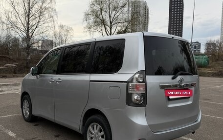 Toyota Noah III, 2009 год, 1 075 000 рублей, 18 фотография