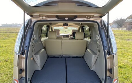 Toyota ISis I, 2012 год, 1 390 000 рублей, 36 фотография