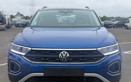 Volkswagen T-Roc I, 2023 год, 2 311 061 рублей, 2 фотография