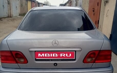 Mercedes-Benz E-Класс, 1998 год, 480 000 рублей, 1 фотография