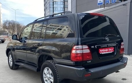 Toyota Land Cruiser 100 рестайлинг 2, 2004 год, 2 600 000 рублей, 1 фотография