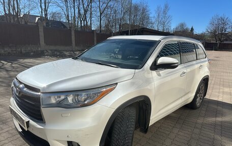 Toyota Highlander III, 2013 год, 2 100 000 рублей, 2 фотография