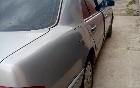 Mercedes-Benz E-Класс, 1998 год, 480 000 рублей, 5 фотография