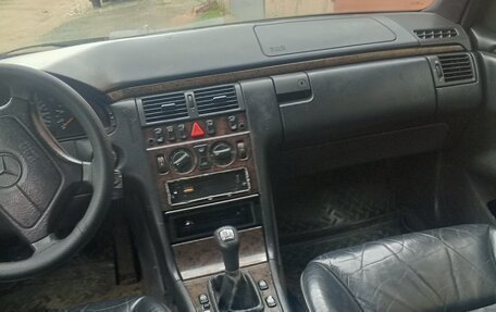 Mercedes-Benz E-Класс, 1998 год, 480 000 рублей, 9 фотография