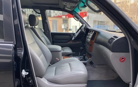 Toyota Land Cruiser 100 рестайлинг 2, 2004 год, 2 600 000 рублей, 6 фотография