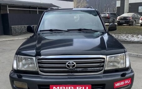 Toyota Land Cruiser 100 рестайлинг 2, 2004 год, 2 600 000 рублей, 7 фотография