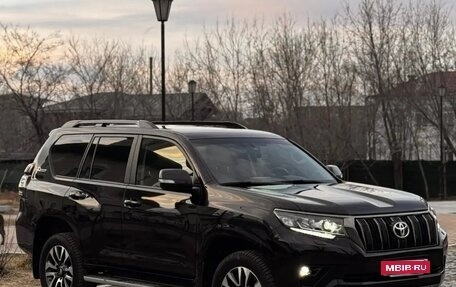 Toyota Land Cruiser Prado 150 рестайлинг 2, 2022 год, 9 300 000 рублей, 1 фотография