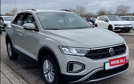 Volkswagen T-Roc I, 2024 год, 3 238 283 рублей, 1 фотография