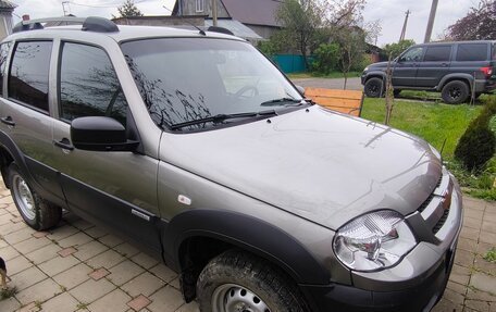 Chevrolet Niva I рестайлинг, 2016 год, 999 000 рублей, 4 фотография
