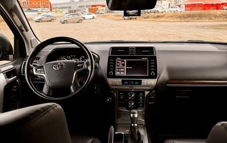 Toyota Land Cruiser Prado 150 рестайлинг 2, 2022 год, 9 300 000 рублей, 9 фотография