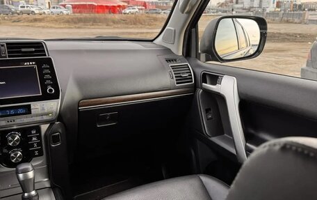 Toyota Land Cruiser Prado 150 рестайлинг 2, 2022 год, 9 300 000 рублей, 10 фотография