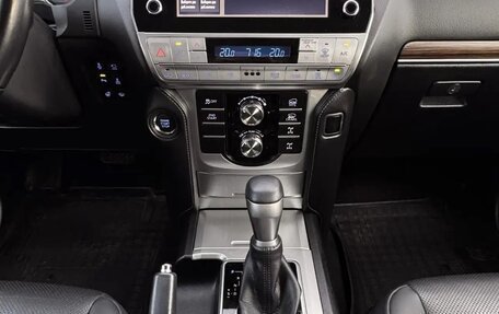 Toyota Land Cruiser Prado 150 рестайлинг 2, 2022 год, 9 300 000 рублей, 8 фотография