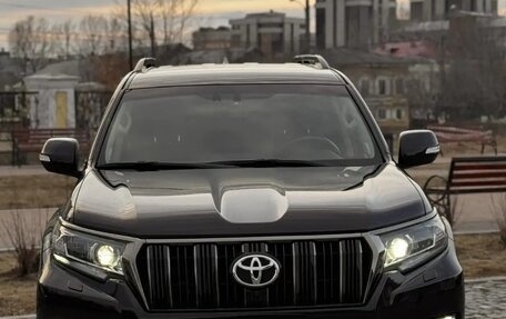 Toyota Land Cruiser Prado 150 рестайлинг 2, 2022 год, 9 300 000 рублей, 2 фотография