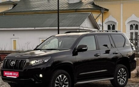 Toyota Land Cruiser Prado 150 рестайлинг 2, 2022 год, 9 300 000 рублей, 6 фотография