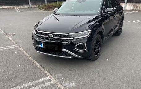 Volkswagen T-Roc I, 2024 год, 3 692 644 рублей, 2 фотография