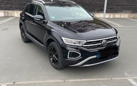 Volkswagen T-Roc I, 2024 год, 3 692 644 рублей, 3 фотография